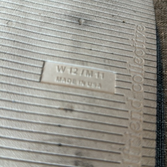 Girlfriend collective white flip-flops - Picture 7 of 9